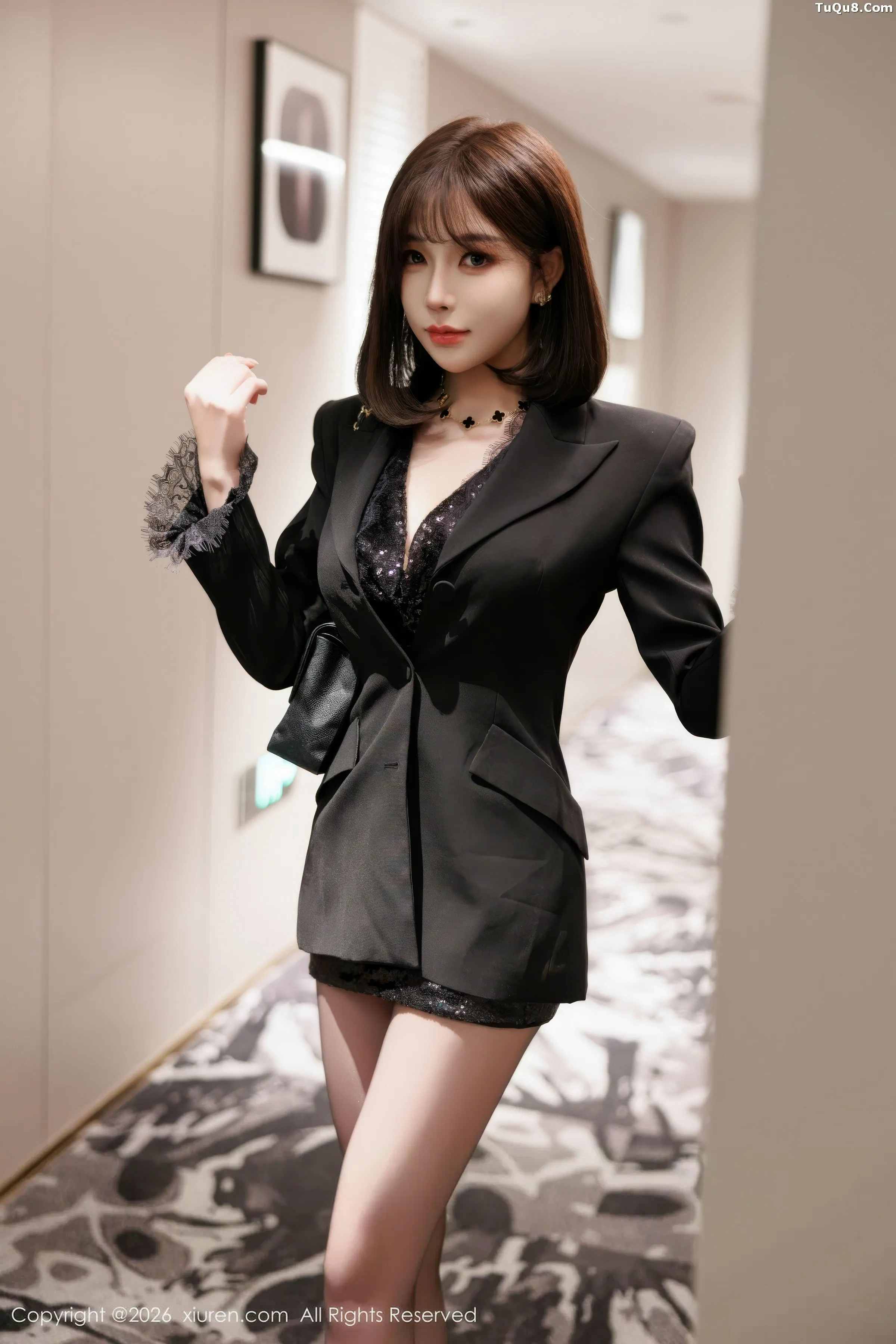   [XiuRen]高清写真图 2026.01.27 No.11281 莉芝荔枝 黑色西服第7张图片