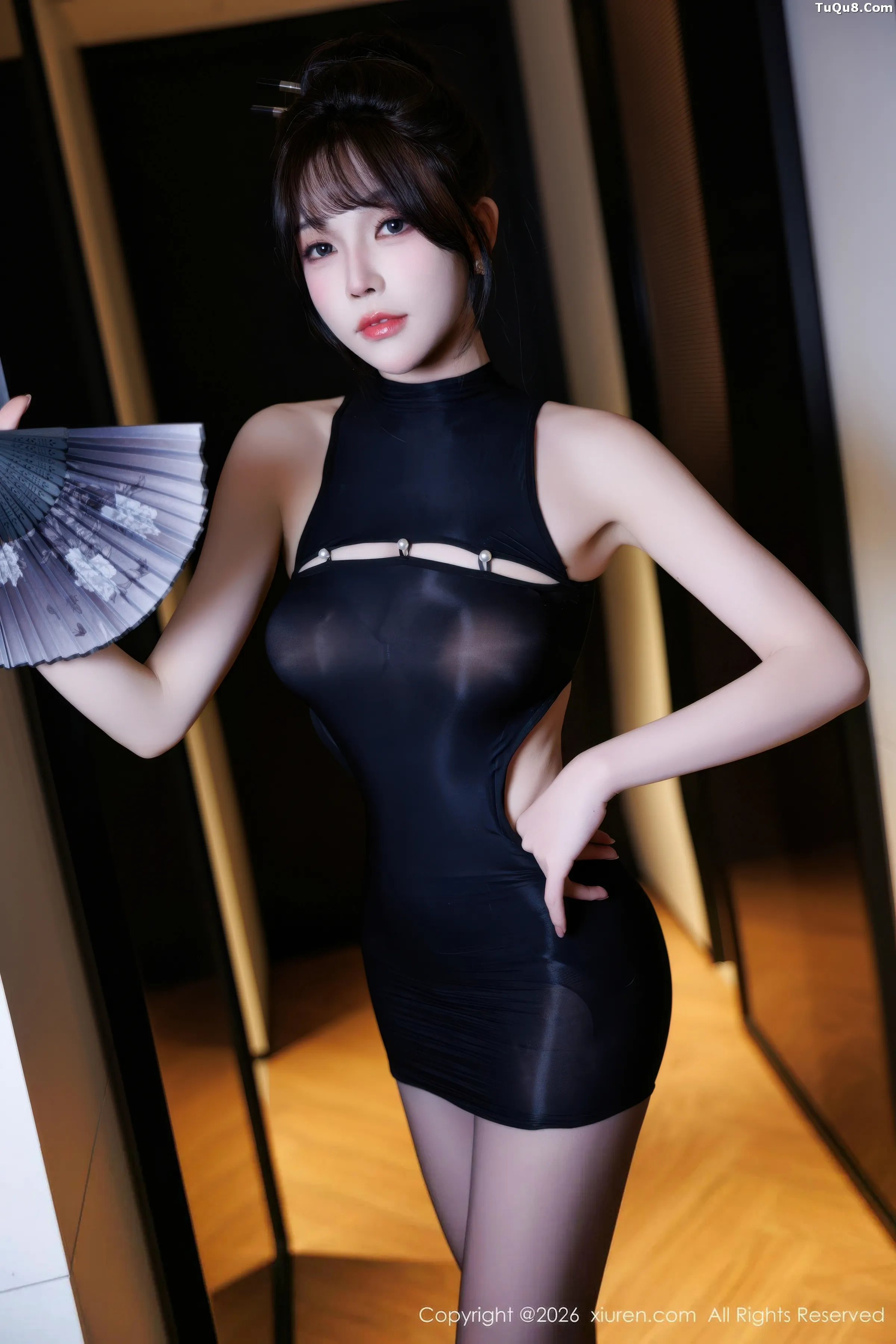   [XiuRen]高清写真图 2026.01.27 No.11281 莉芝荔枝 黑色西服第39张图片