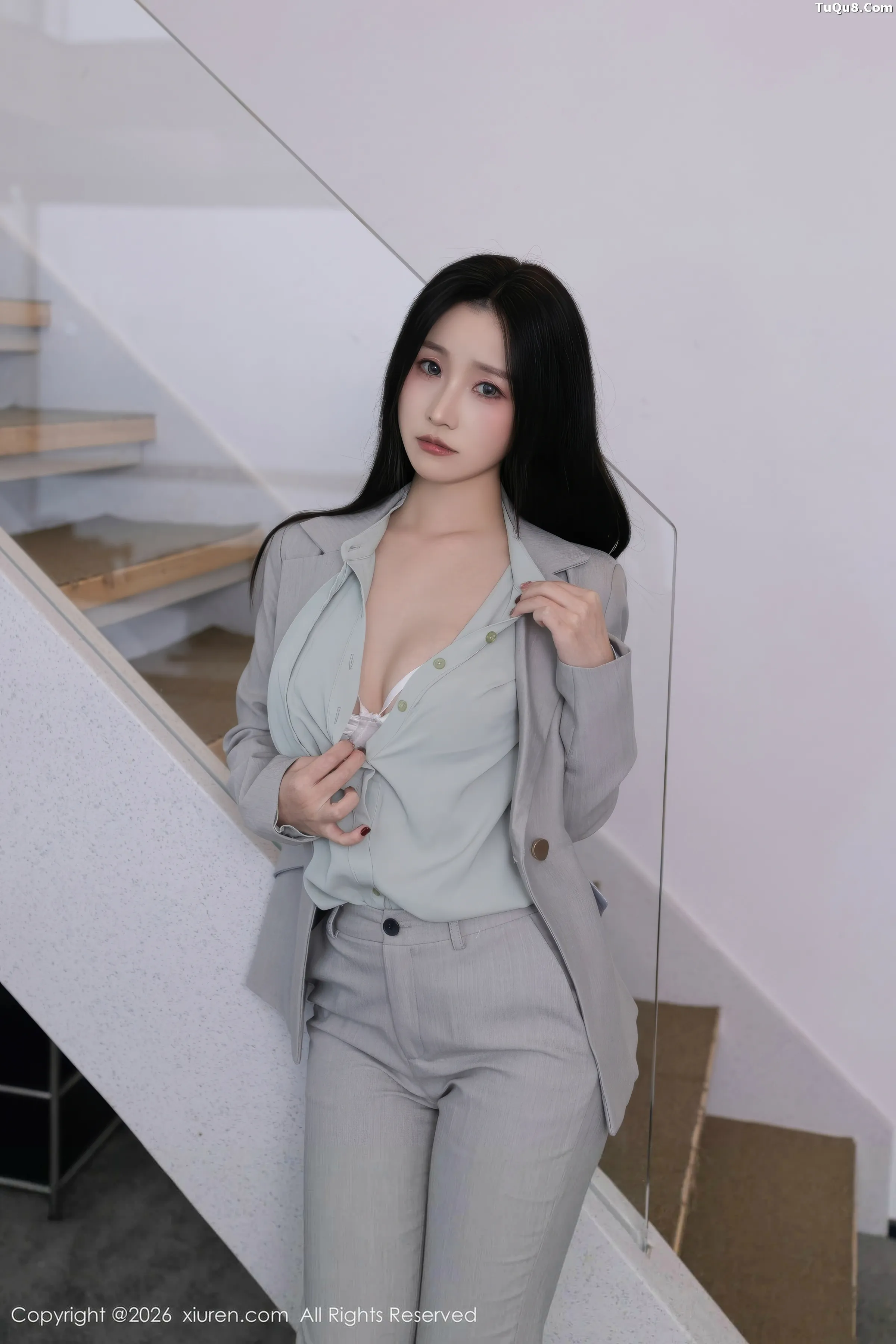   [XiuRen]高清写真图 2026.01.28 No.11285 杏子Yada 性感OL服饰第16张图片