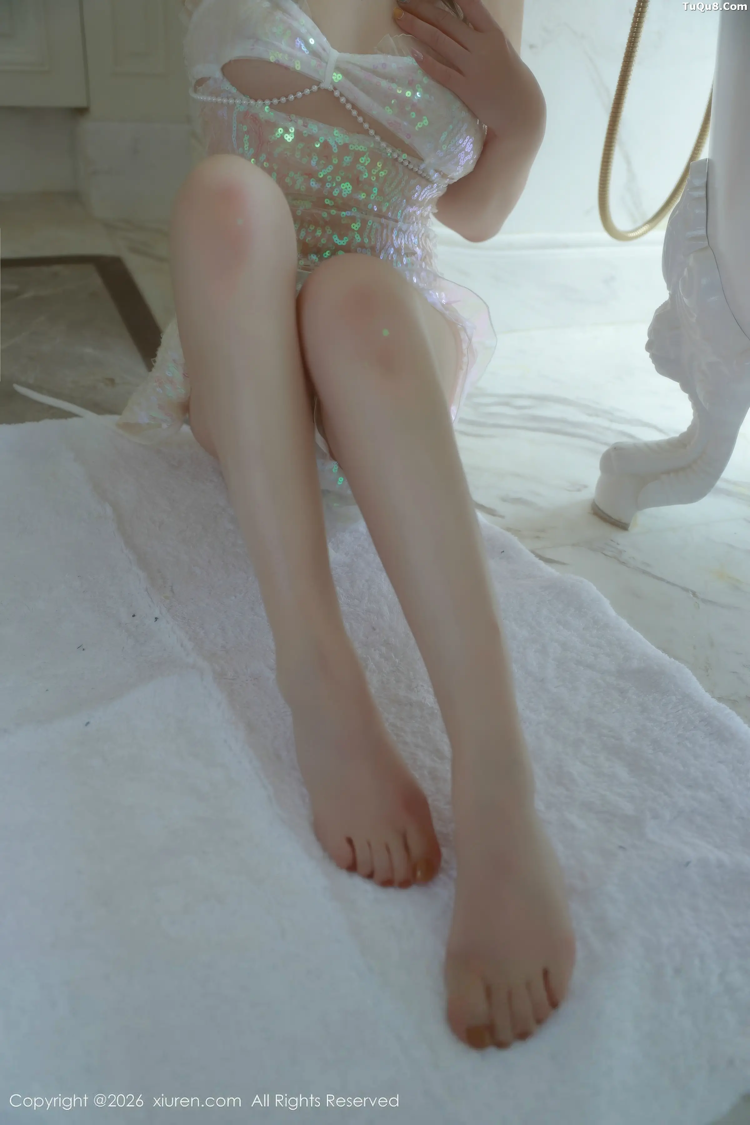   [XiuRen]高清写真图 2026.01.30 No.11298 小薯条nienie 性感情趣服饰第33张图片