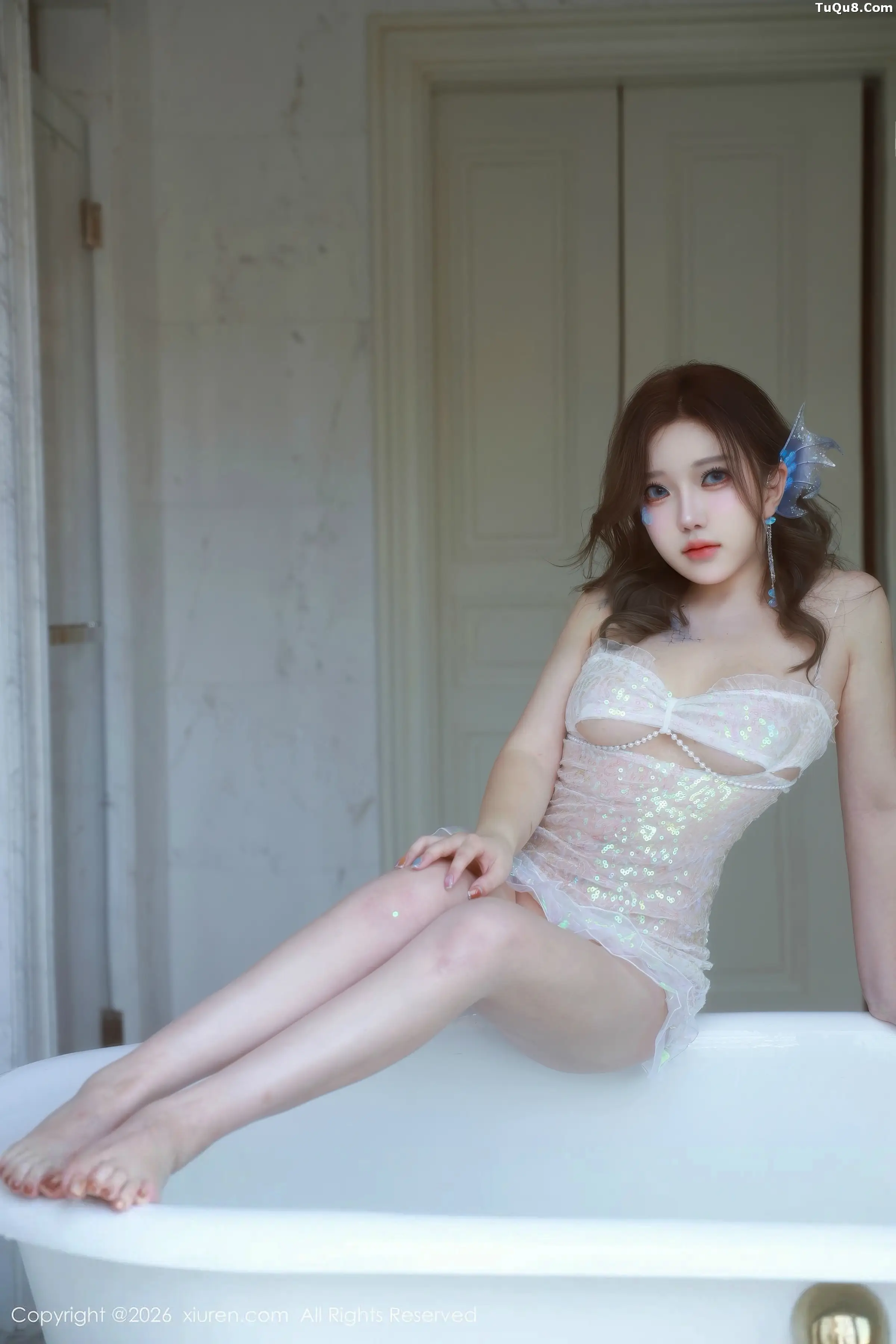   [XiuRen]高清写真图 2026.01.30 No.11298 小薯条nienie 性感情趣服饰第42张图片