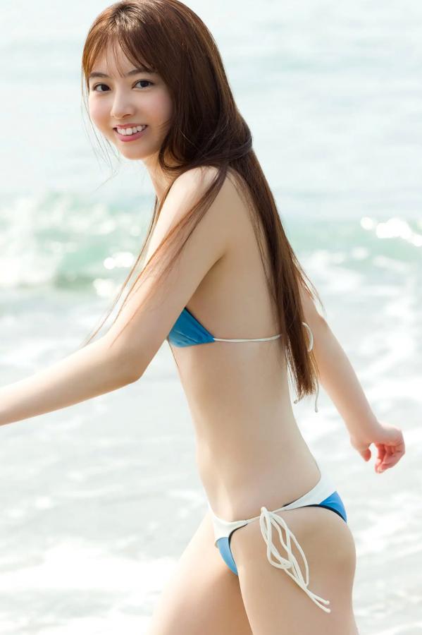   塚田百々日系清纯比基尼写真：阳光草坪与私房治愈美少女[35P]第6张图片