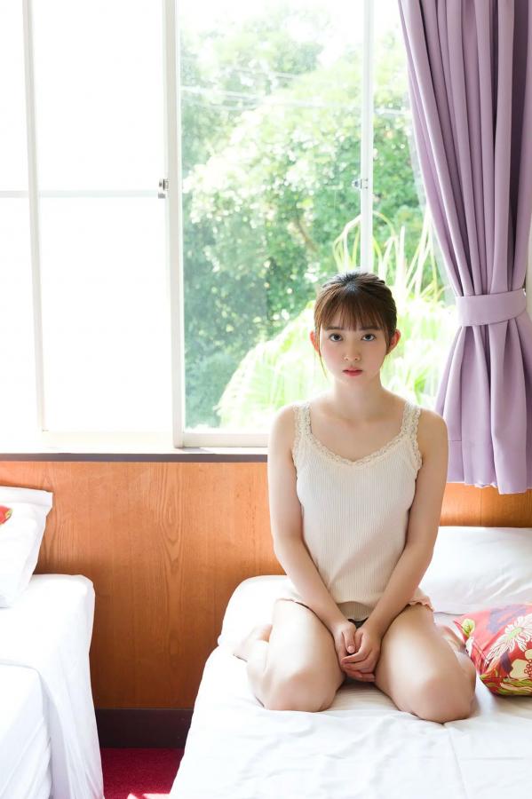   塚田百々日系清纯比基尼写真：阳光草坪与私房治愈美少女[35P]第10张图片