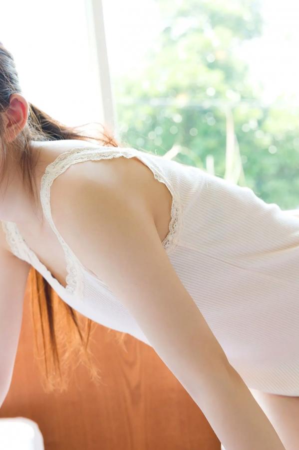   塚田百々日系清纯比基尼写真：阳光草坪与私房治愈美少女[35P]第13张图片