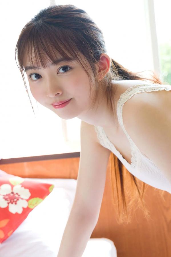   塚田百々日系清纯比基尼写真：阳光草坪与私房治愈美少女[35P]第14张图片