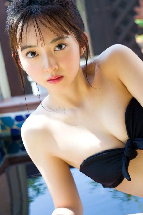   塚田百々日系清纯比基尼写真：阳光草坪与私房治愈美少女[35P]第26张图片