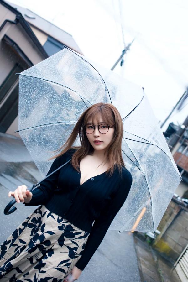   花雨 - 雨の音花の賑わい 雨中街头车内性感眼镜美少女写真 [54P]第3张图片