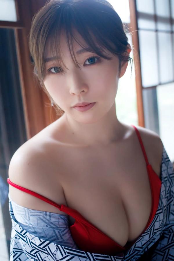   花雨 - 雨の音花の賑わい 雨中街头车内性感眼镜美少女写真 [54P]第32张图片