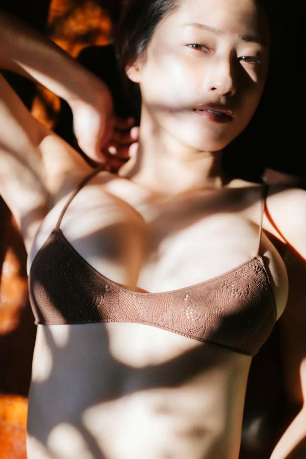 澄田綾乃  澄田綾乃《覗いてはいけない》浴室湿身性感内衣私房写真 [77P]第27张图片