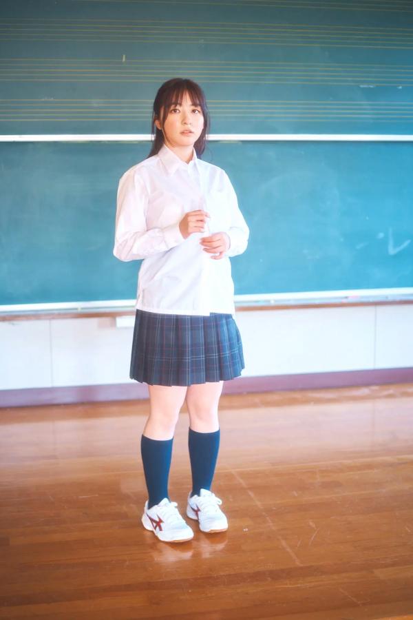   麻倉瑞季 - 制服グラビア～卒業の季節～ 校园教室毕业季纯欲白嫩比基尼写真 [36P]第29张图片