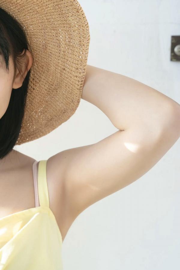   紀内乃秋 - 所属0日デビュー 阳光海边清纯比基尼与治愈连衣裙写真 [69P]第3张图片