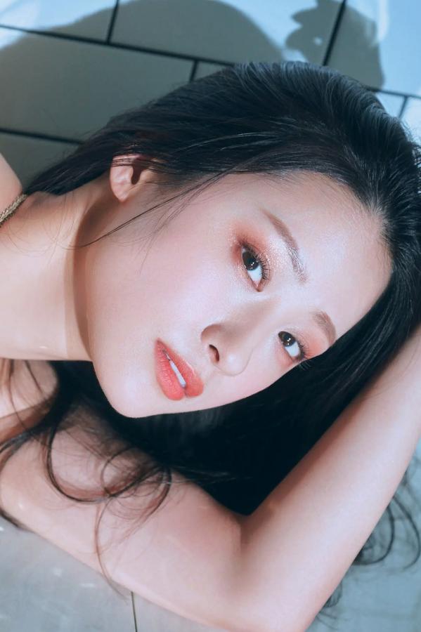澄田綾乃  澄田綾乃 - From Twiligh To The Night 红色内衣性感魅惑私房写真 [41P]第24张图片