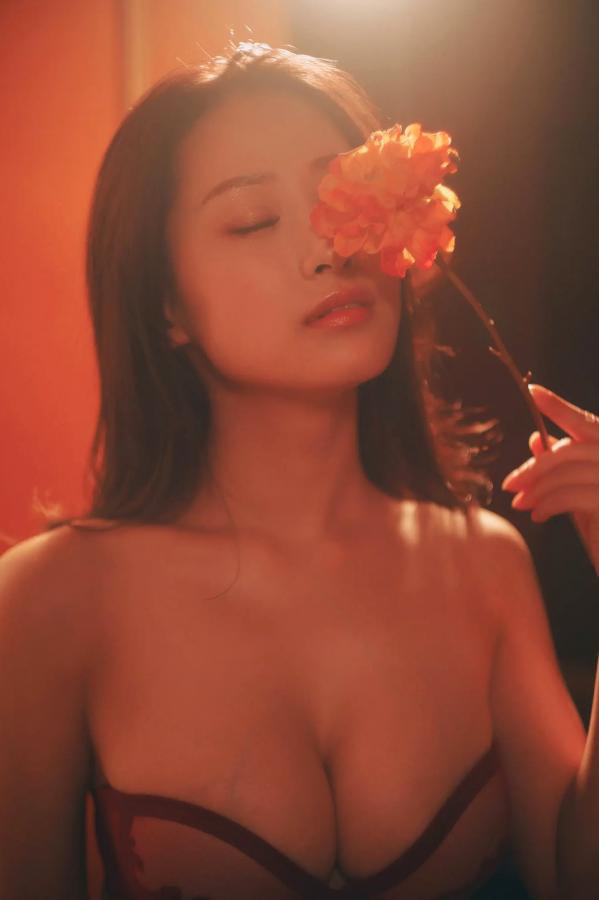 澄田綾乃  澄田綾乃 - From Twiligh To The Night 红色内衣性感魅惑私房写真 [41P]第40张图片