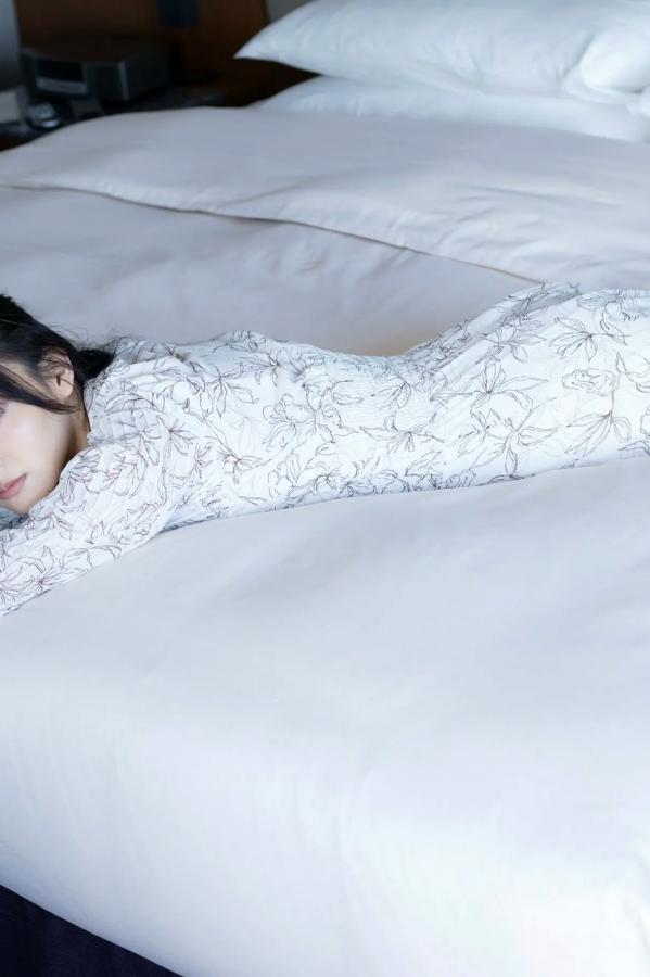   吉澤遥奈 - Pureness 阳光街拍与性感比基尼私房写真 [89P]第5张图片