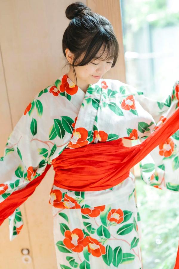   加藤綾乃 - なつやすみ！和服与浅色比基尼清新夏日写真 [54P]第12张图片