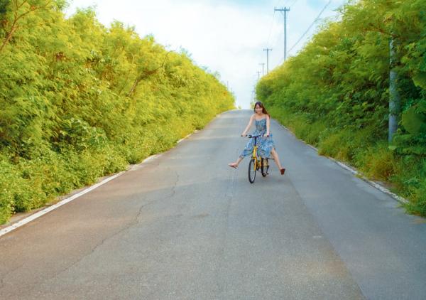    賀喜遥香 - まっさら [117P] 纯白比基尼海滩度假与都市清新街拍写真第6张图片