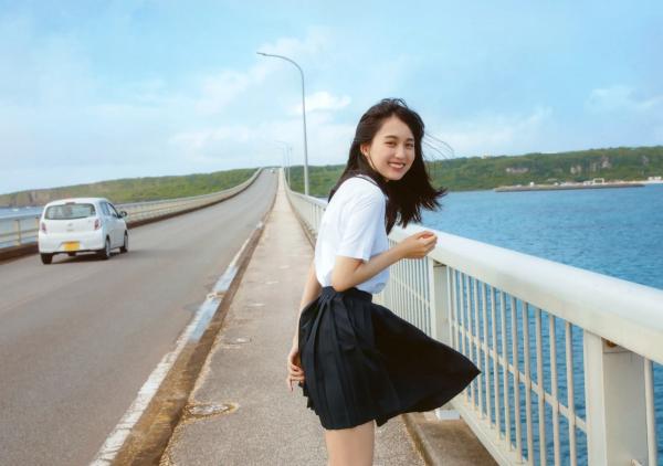    賀喜遥香 - まっさら [117P] 纯白比基尼海滩度假与都市清新街拍写真第17张图片