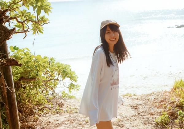    賀喜遥香 - まっさら [117P] 纯白比基尼海滩度假与都市清新街拍写真第29张图片