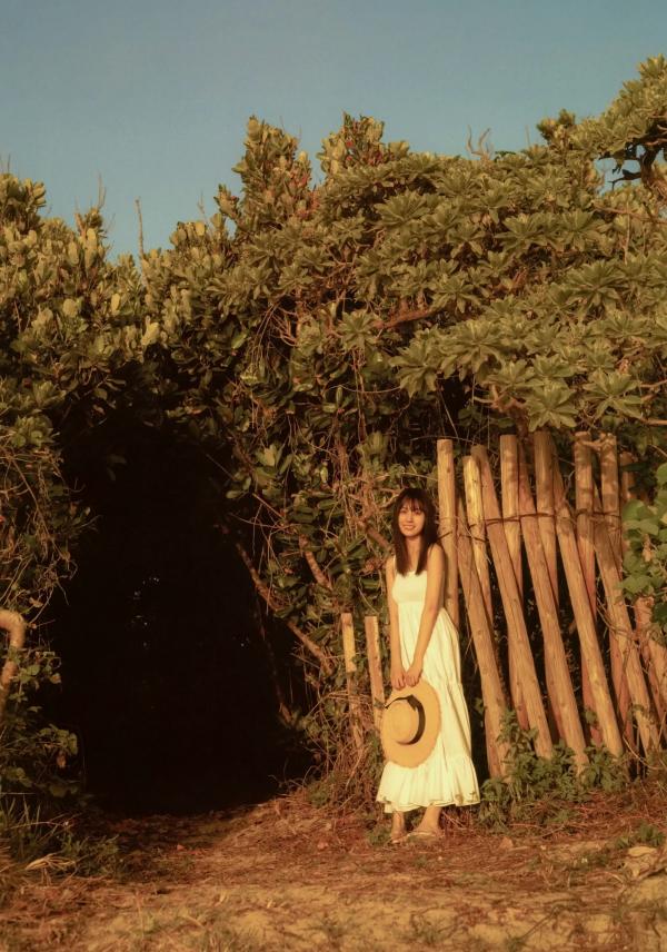    賀喜遥香 - まっさら [117P] 纯白比基尼海滩度假与都市清新街拍写真第70张图片