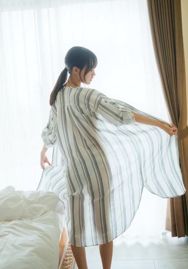    賀喜遥香 - まっさら [117P] 纯白比基尼海滩度假与都市清新街拍写真第83张图片