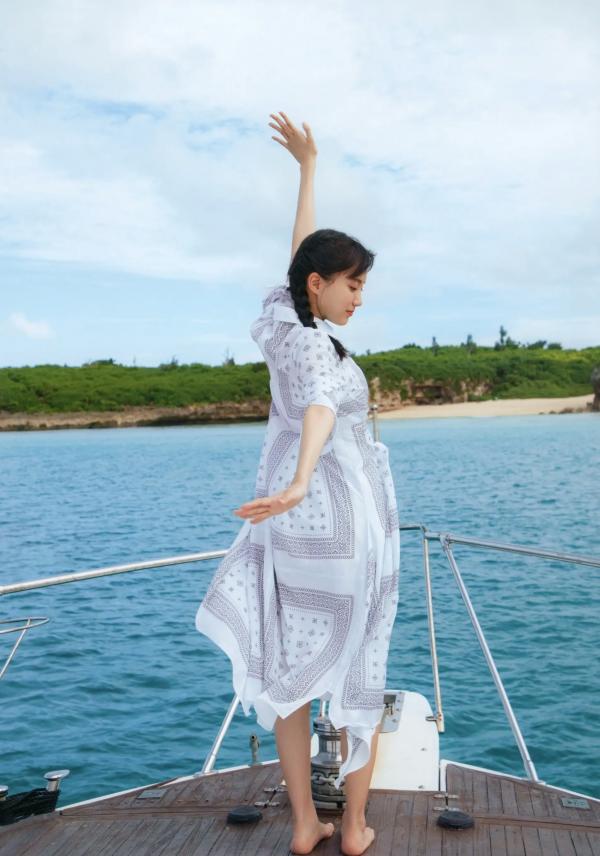    賀喜遥香 - まっさら [117P] 纯白比基尼海滩度假与都市清新街拍写真第98张图片