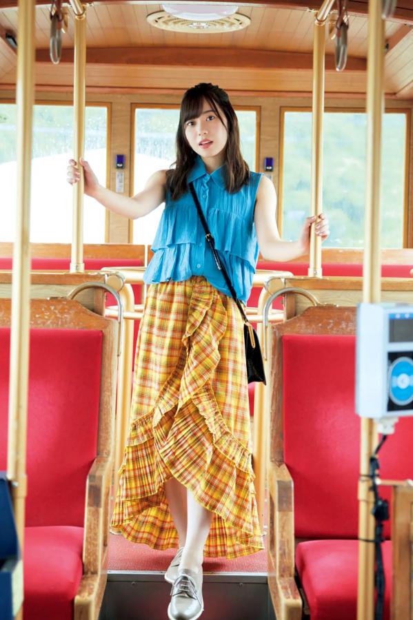    伊達さゆり写真集《あしあと》：清纯治愈系家居与沙滩戏水写真 [109P]第33张图片