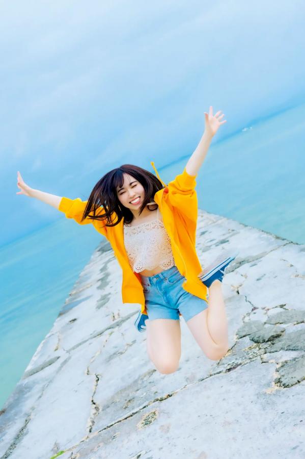    伊達さゆり写真集《あしあと》：清纯治愈系家居与沙滩戏水写真 [109P]第63张图片