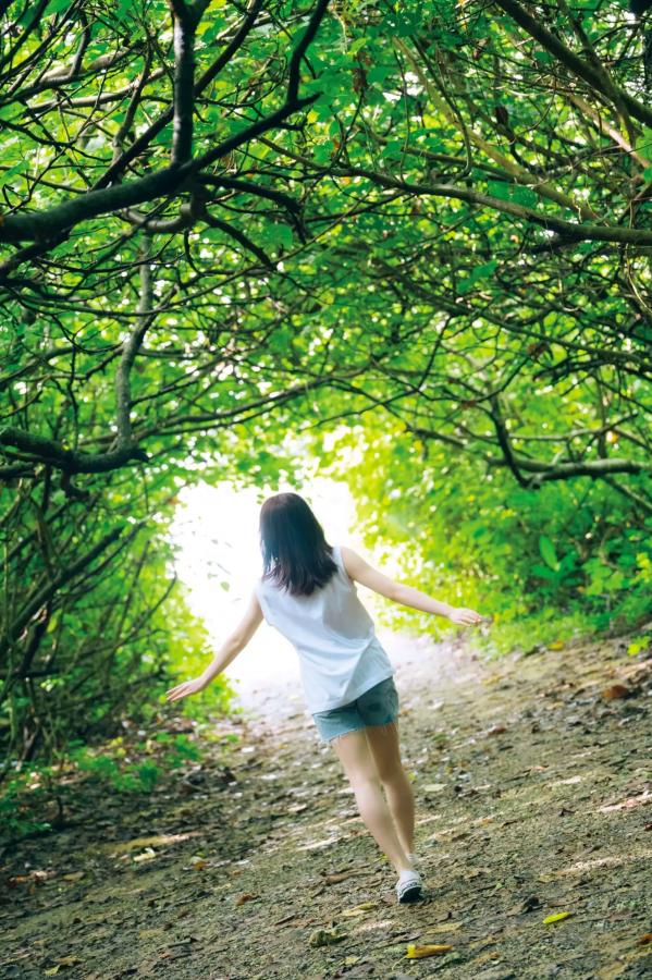    伊達さゆり写真集《あしあと》：清纯治愈系家居与沙滩戏水写真 [109P]第73张图片