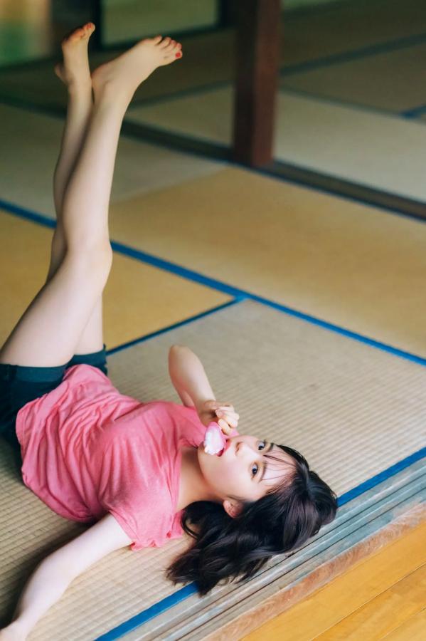    伊達さゆり写真集《あしあと》：清纯治愈系家居与沙滩戏水写真 [109P]第91张图片