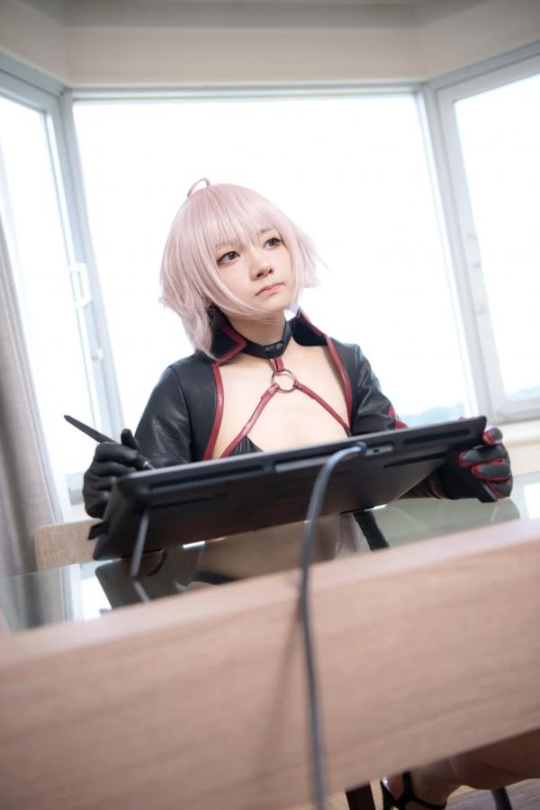    [Cosplay] 尊みを感じて桜井 - FGO黑贞德狂阶泳装性感私房写真 [162P]第7张图片
