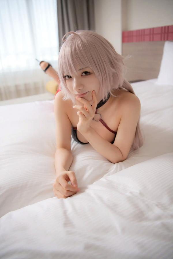    [Cosplay] 尊みを感じて桜井 - FGO黑贞德狂阶泳装性感私房写真 [162P]第17张图片