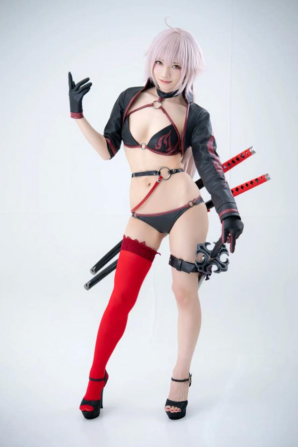   [Cosplay] 尊みを感じて桜井 - FGO黑贞德狂阶泳装性感私房写真 [162P]第55张图片