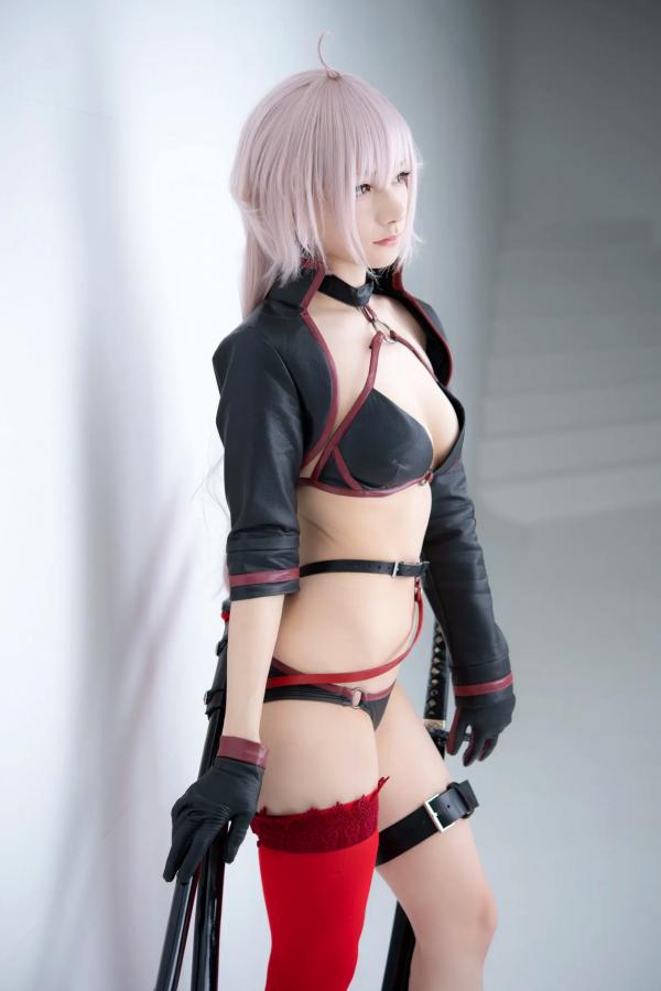    [Cosplay] 尊みを感じて桜井 - FGO黑贞德狂阶泳装性感私房写真 [162P]第70张图片