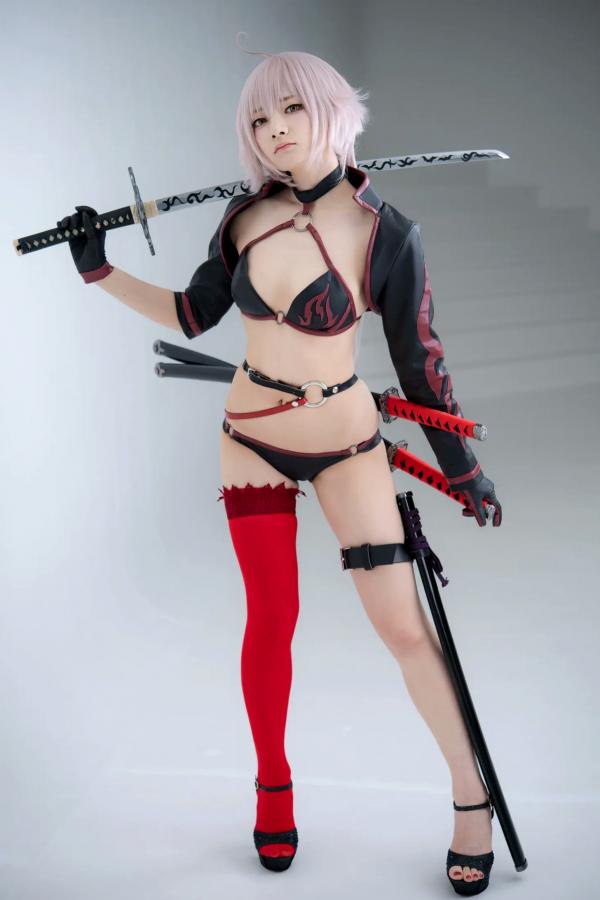    [Cosplay] 尊みを感じて桜井 - FGO黑贞德狂阶泳装性感私房写真 [162P]第78张图片