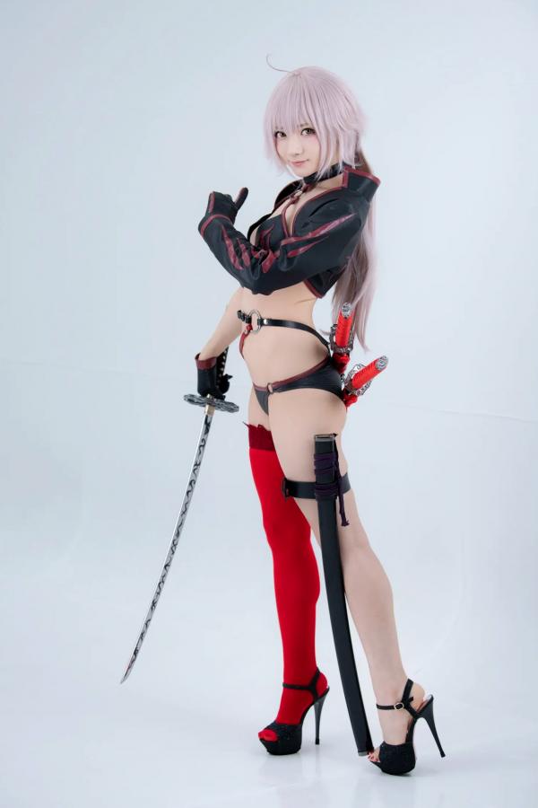    [Cosplay] 尊みを感じて桜井 - FGO黑贞德狂阶泳装性感私房写真 [162P]第88张图片