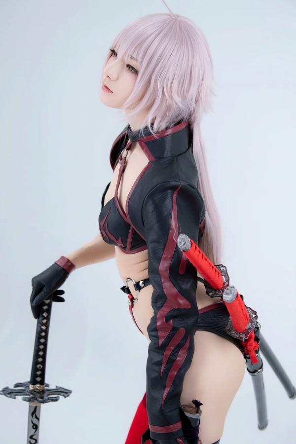    [Cosplay] 尊みを感じて桜井 - FGO黑贞德狂阶泳装性感私房写真 [162P]第91张图片