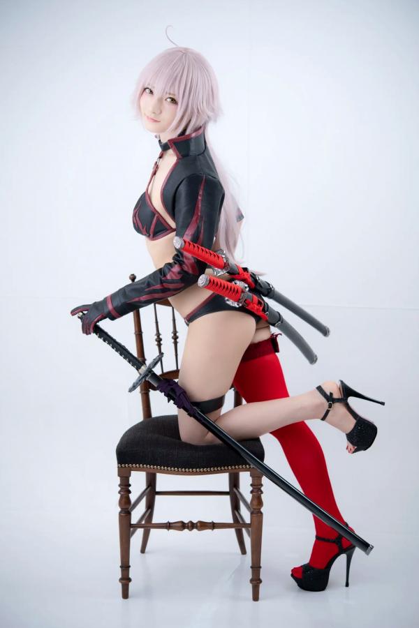    [Cosplay] 尊みを感じて桜井 - FGO黑贞德狂阶泳装性感私房写真 [162P]第92张图片