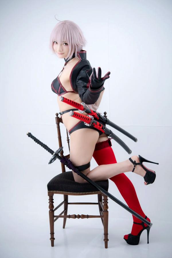    [Cosplay] 尊みを感じて桜井 - FGO黑贞德狂阶泳装性感私房写真 [162P]第93张图片