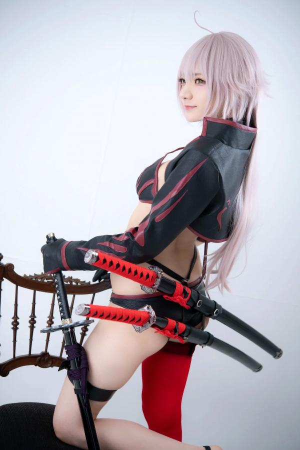   [Cosplay] 尊みを感じて桜井 - FGO黑贞德狂阶泳装性感私房写真 [162P]第95张图片