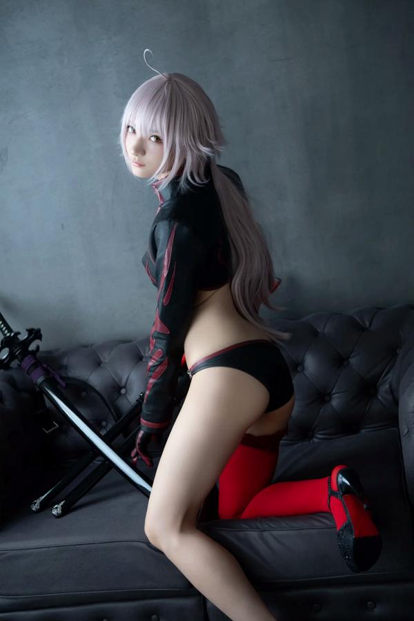    [Cosplay] 尊みを感じて桜井 - FGO黑贞德狂阶泳装性感私房写真 [162P]第125张图片