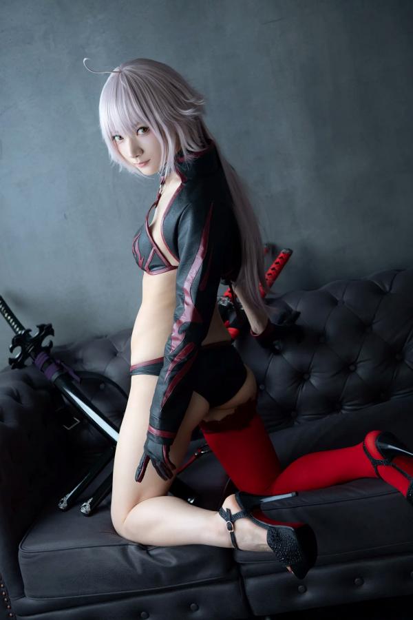   [Cosplay] 尊みを感じて桜井 - FGO黑贞德狂阶泳装性感私房写真 [162P]第126张图片