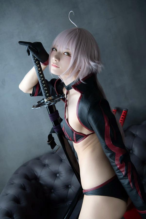    [Cosplay] 尊みを感じて桜井 - FGO黑贞德狂阶泳装性感私房写真 [162P]第128张图片