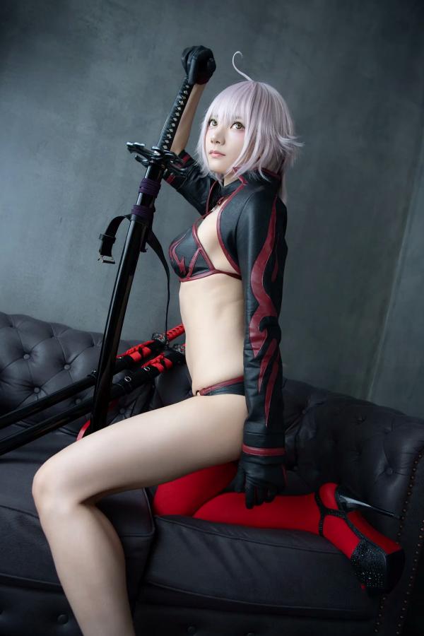    [Cosplay] 尊みを感じて桜井 - FGO黑贞德狂阶泳装性感私房写真 [162P]第131张图片