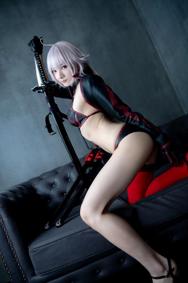    [Cosplay] 尊みを感じて桜井 - FGO黑贞德狂阶泳装性感私房写真 [162P]第132张图片