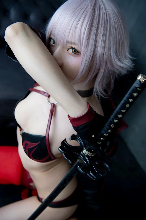    [Cosplay] 尊みを感じて桜井 - FGO黑贞德狂阶泳装性感私房写真 [162P]第137张图片