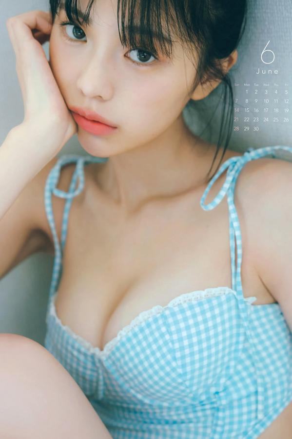   菊地姫奈 - カレンダーブック2026 [29P] 泳池比基尼与和服清新性感写真第4张图片
