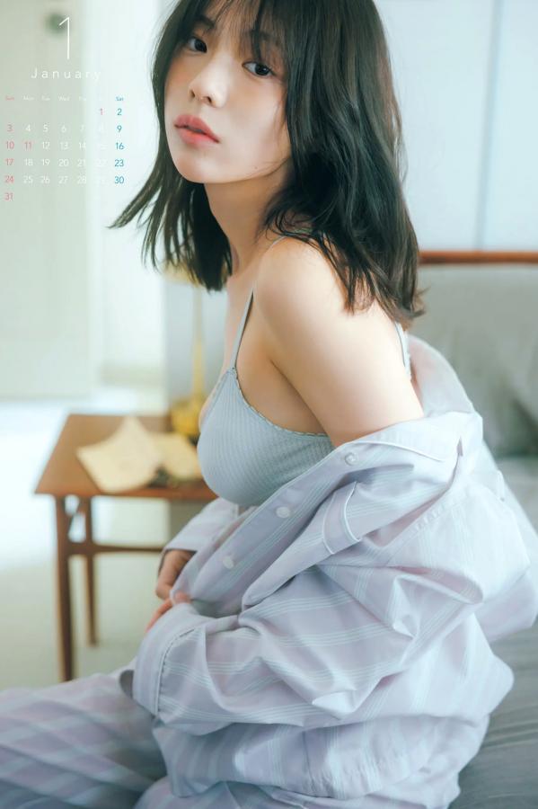   菊地姫奈 - カレンダーブック2026 [29P] 泳池比基尼与和服清新性感写真第15张图片