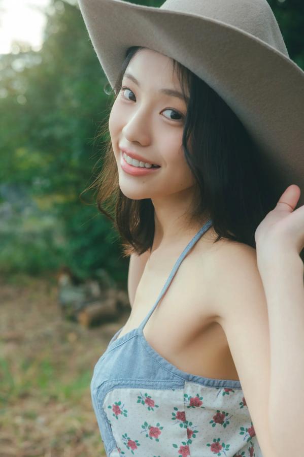   菊地姫奈 - カレンダーブック2026 [29P] 泳池比基尼与和服清新性感写真第22张图片