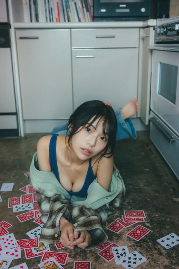   菊地姫奈 - カレンダーブック2026 [29P] 泳池比基尼与和服清新性感写真第26张图片