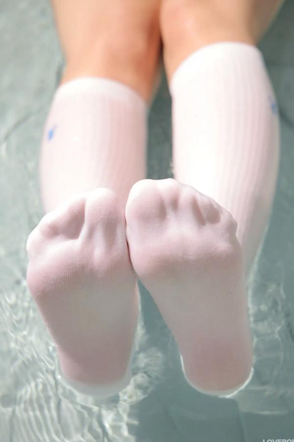   [LOVEPOP] Ume Hyakka 百花梅 Photoset 03 [82P] 清纯校服湿身戏水 蓝白条纹泳衣性感美腿写真第79张图片